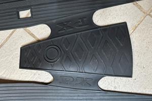 Tappeto Nero in gomma Piaggio Vespa Px 125/150/200
