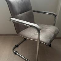 Sedia rifoderata in camoscio