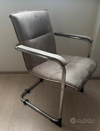 Sedia rifoderata in camoscio