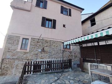Appartamento di 100 m² con 5 locali a Perinaldo