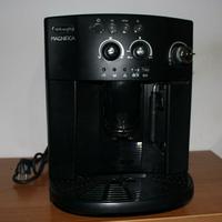 macchina da caffè De Longhi, marca Magnifica 