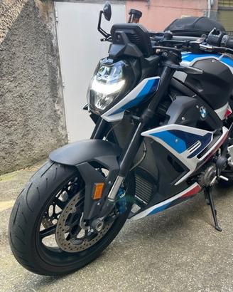 BMW M1000R
