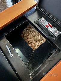 Stufa a pellet colore mattone perfetta usata poco