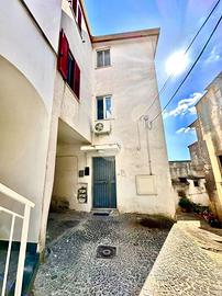 5 LOCALI A POLLENA TROCCHIA