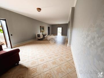 4 LOCALI A GRICIGNANO DI AVERSA