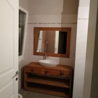 bagno in legno vecchio bordo arrotondato specchier