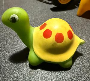 Vari giocattoli in gomma d’epoca