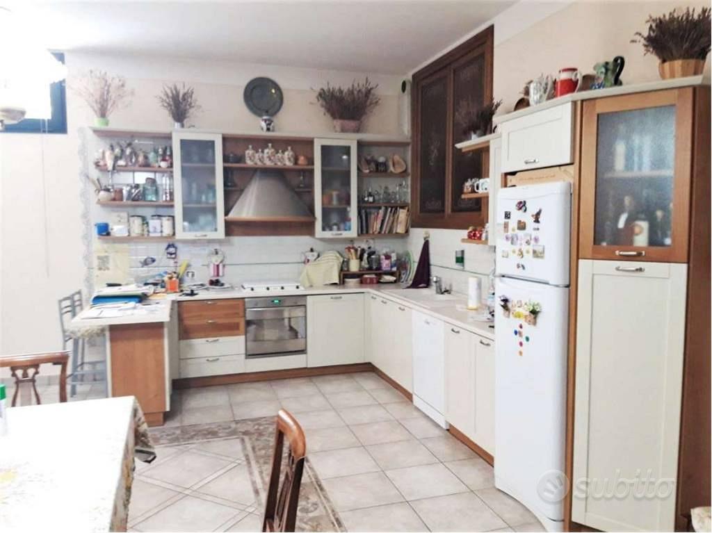 Villa di 600 m² con 5 locali e box auto a Reggio E - Vista 2