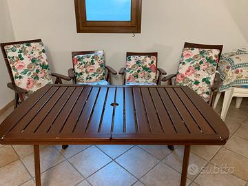 Mobili da giardino in legno