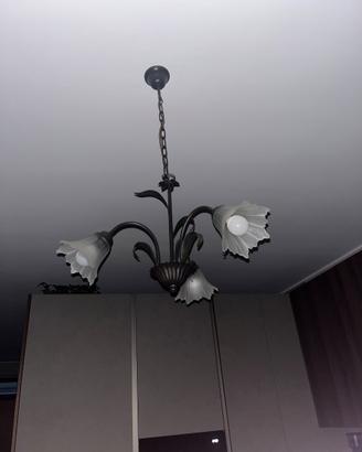 Lampadario classico a tre luci stile floreale