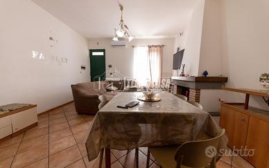 CASA INDIPENDENTE CON AMPIO CORTILE