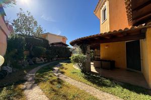 VILLA A SCHIERA D'ANGOLO A VILLASIMIUS