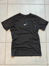 Maglia attillata Nike