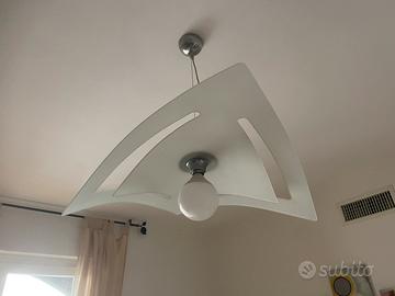 Lampadario moderno in vetro satinato