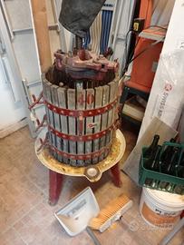 contenitori vino tini e torchio