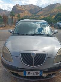 lancia y2004