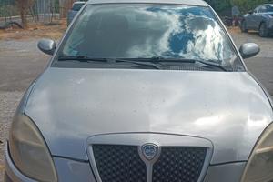 lancia y2004