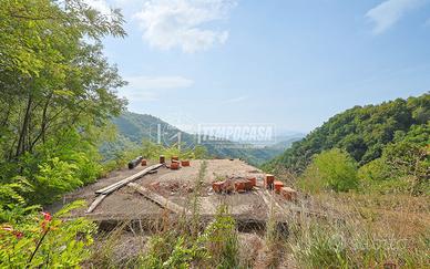 RUSTICO DA RICOSTRUIRE CON 11 ETTARI DI TERRENO