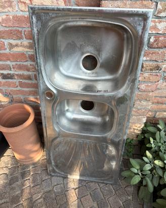 Lavello a 2 vasche in acciaio con gocciolatoio