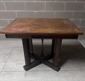 Tavolo Anni 20. Tenuto bene, piano da laccare.