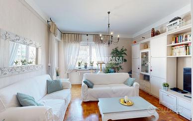 Appartamento a Torino Via Luigi Capuana 5 locali