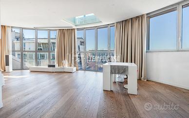 ATTICO SU TRE LIVELLI CON TERRAZZO!!!