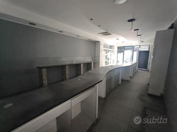 Catania ampio locale commerciale via o. scammacca