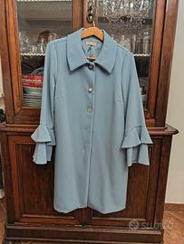 Soprabito in triplo crepe colore celeste polvere.