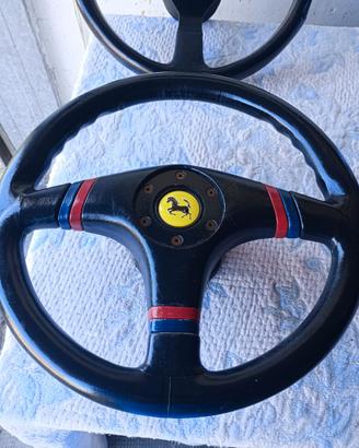 VOLANTINI FERRARI E MOMO