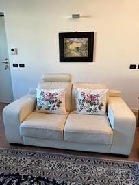 2 Divani in Pelle Bianca (2 posti + 3 posti)