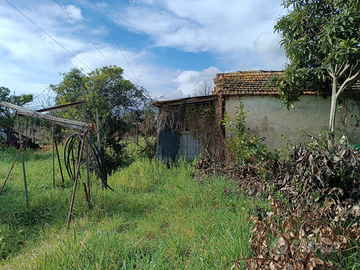 Casale da ristrutturare con terreno