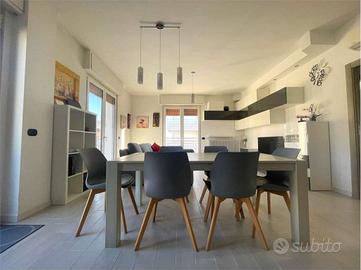 Appartamento di 90 m² con 3 locali e box auto a Ce