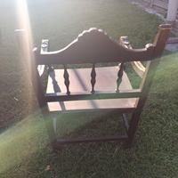 sedia da arredamento e cassettiera