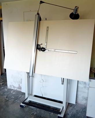 tecnigrafo e sgabello