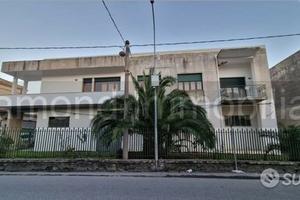Intero stabile 700mq a Fiumefreddo di Sicilia
