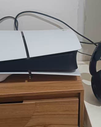 PS5 slim con lettore disco+cuffie sony senza contr
