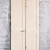 vecchia porta in legno con due ante