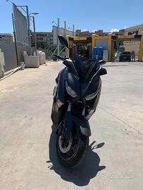 YAMAHA X-MAX 125 IRON MAX (2019) - solo 9.200 km