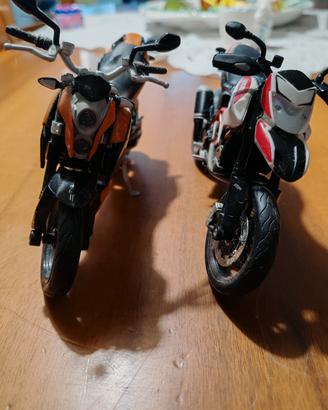 Due modellini moto scala 1.12 