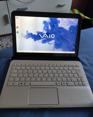 Sony vaio 8 GB RAM e SSD da 550 GB batteria nuova