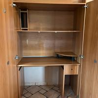 Scrivania con libreria