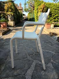 NR. 3 SEDIA GENERIC A KARTELL Philippe Stark
