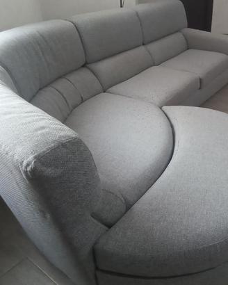 Grande divano poltrone e sofà