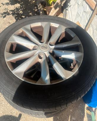 Cerchi piu gomme nissan