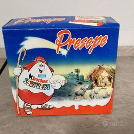 PRESEPE KINDER FERRERO CON 12 STATUINE.