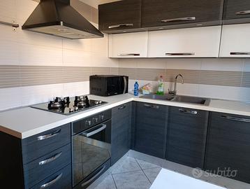 Cucina angolare Lube in buone condizioni