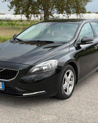 Volvo V40 2.0 diesel 2019 D2 R-design