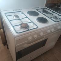 Cucina con forno 