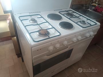 Cucina con forno 