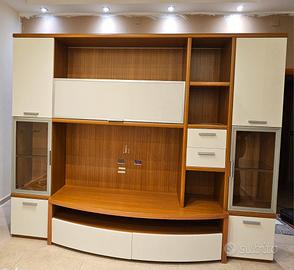 parete attrezzata moderna e funzionale